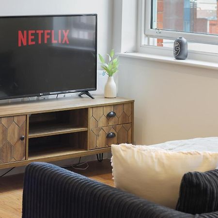 Modern 2-Bed Apartment, Free Parking, City Centre, Netflix & Pet Friendly - Hosted By Stay Host Save Sheffield Buitenkant foto