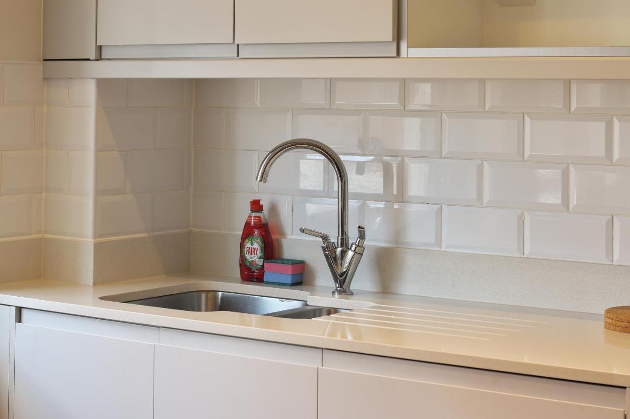 Modern 2-Bed Apartment, Free Parking, City Centre, Netflix & Pet Friendly - Hosted By Stay Host Save Sheffield Buitenkant foto
