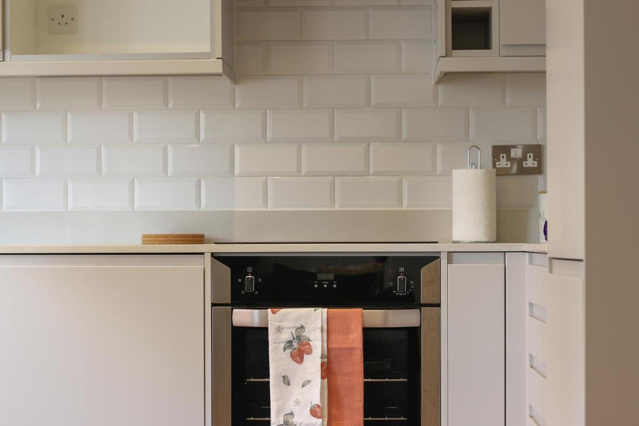 Modern 2-Bed Apartment, Free Parking, City Centre, Netflix & Pet Friendly - Hosted By Stay Host Save Sheffield Buitenkant foto