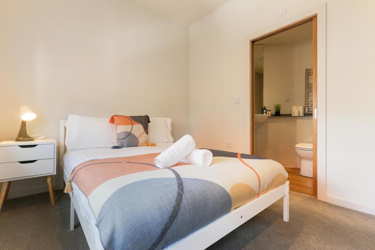 Modern 2-Bed Apartment, Free Parking, City Centre, Netflix & Pet Friendly - Hosted By Stay Host Save Sheffield Buitenkant foto