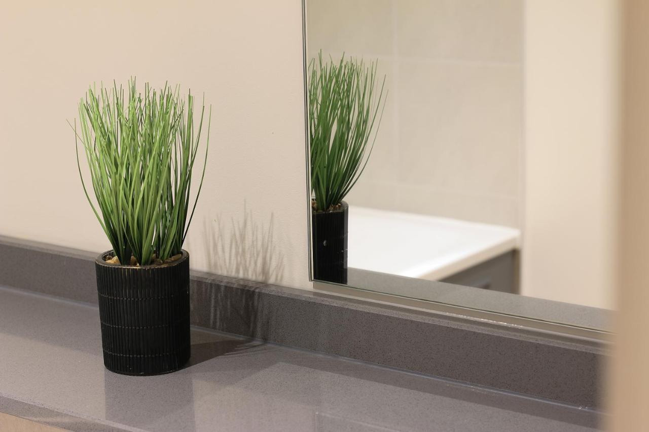 Modern 2-Bed Apartment, Free Parking, City Centre, Netflix & Pet Friendly - Hosted By Stay Host Save Sheffield Buitenkant foto